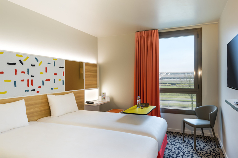 Bedroom 4, ibis Styles Guyancourt Versailles, Yvelines