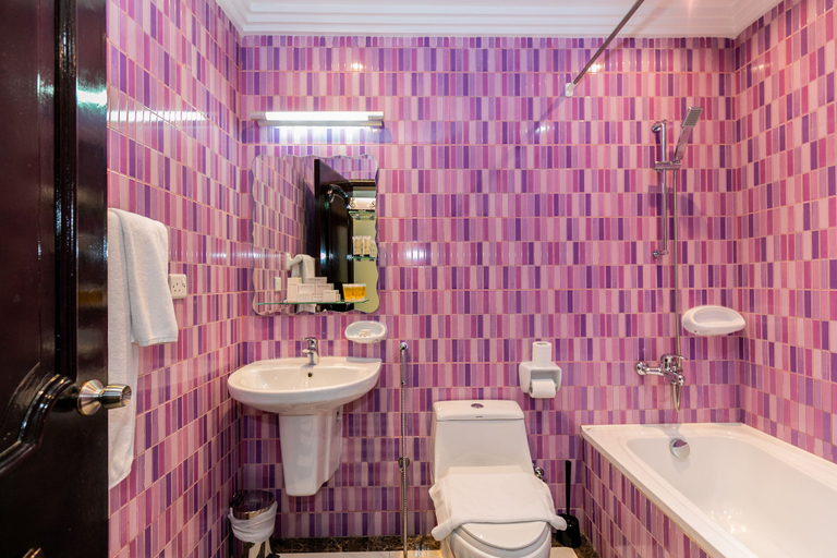 Bathroom 5, Royal Mirage Hotel and Apartments, Doha