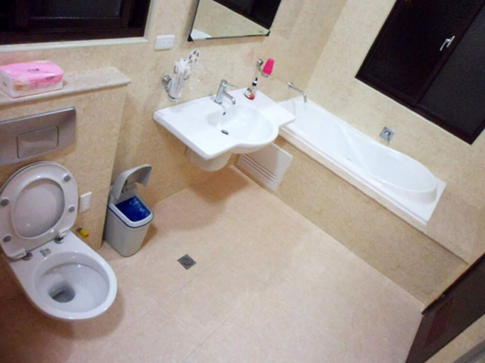 Bathroom 4, Rose Lodge, Yilan