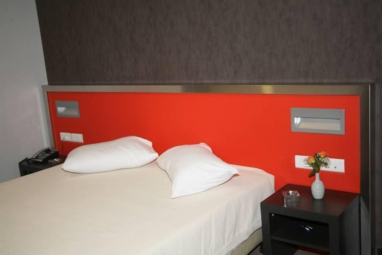 Bedroom 3, Hotel Des Roses, Attica