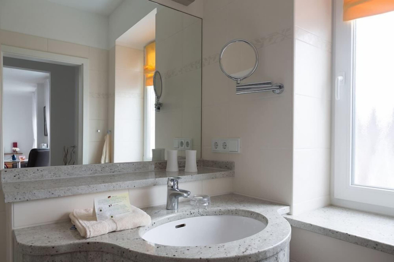 Bathroom 5, Hotel Christiansen, Cuxhaven