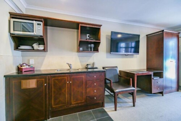 Others 4, Aotea Motor Lodge, Wanganui