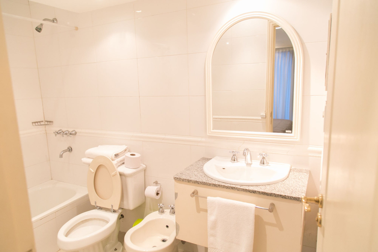 Bathroom 4, Apartments Mendoza Inn, Capital