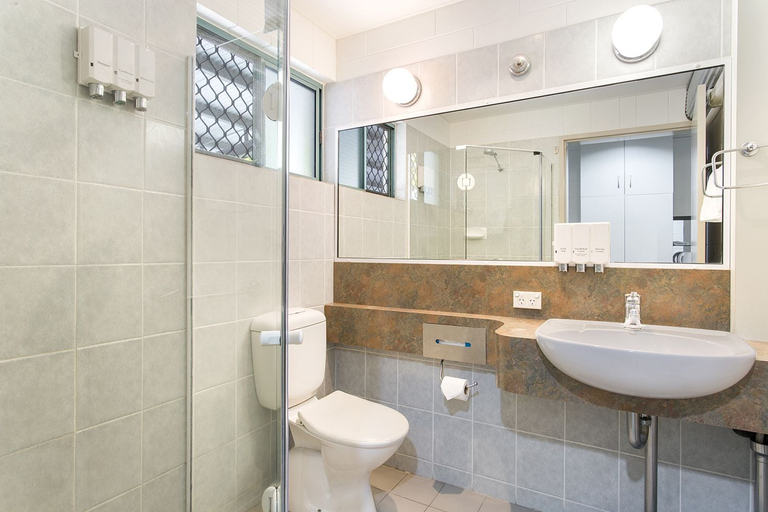 Bathroom 4, Capricorn Motel & Conference Centre, Rockhampton