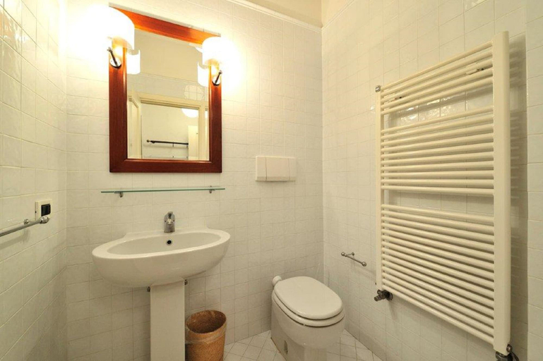 Bathroom sink 2, Ca del Doge 2, Venezia