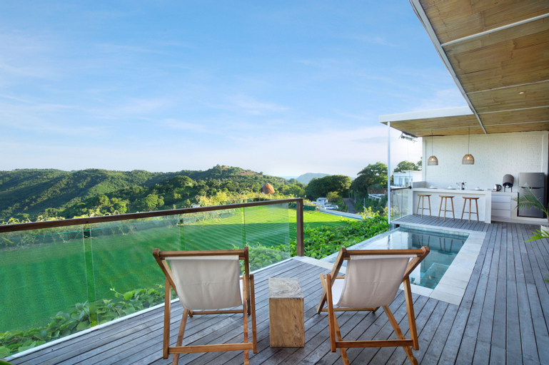 Exterior & Views 23