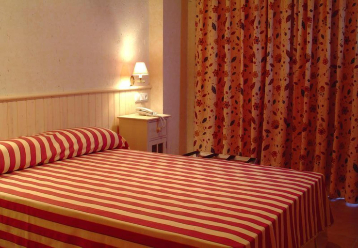 Bedroom 3, Aparthotel La Espadaña, Cádiz