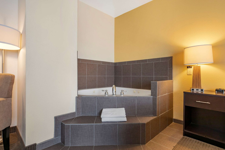Bathroom 5, Sleep Inn & Suites Miles City I-94, Custer