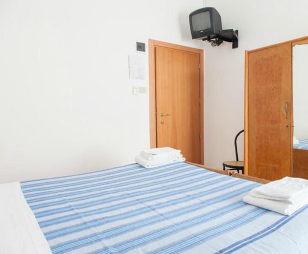 Bedroom 4, Hotel Ronconi, Rimini