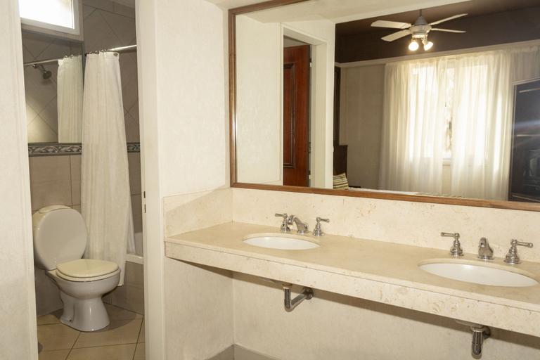 Bathroom 4, O2 Hotel Buenos Aires, Distrito Federal
