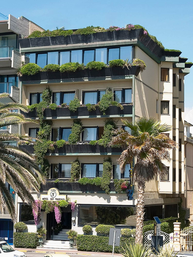 Exterior & Views 2, San Francisco, Lucca