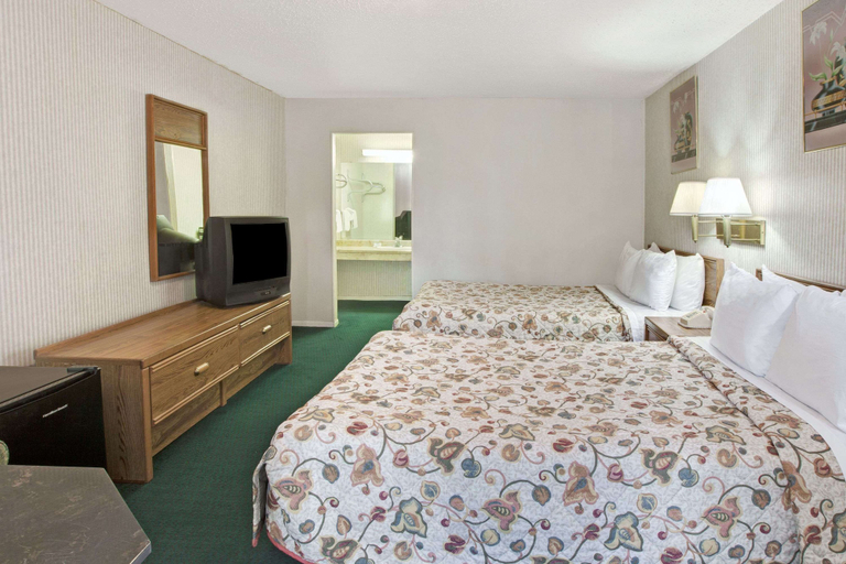 Bedroom 3, Knights Inn South Houston, Houston