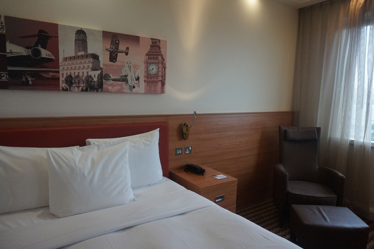 Bedroom 4, Hampton by Hilton London Luton Airport, Luton