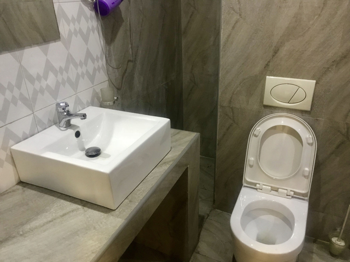 Bathroom 5, Warri Wetland Hotel, Udu