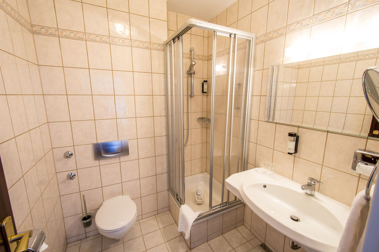 Bathroom 4, Sachsenwald Hotel Reinbek, Stormarn