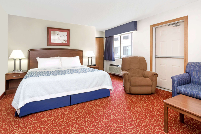 Bedroom 3, Days Inn by Wyndham Sidney NE, Cheyenne