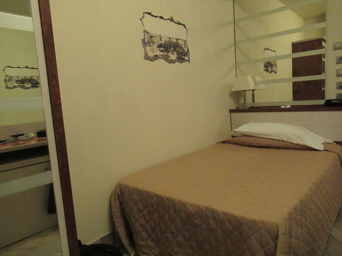 Bedroom 4, Hotel Eden, Lucca