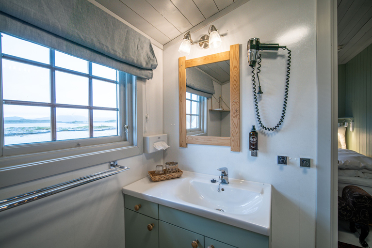 Bathroom 3, Håholmen Havstuer - by Classic Norway Hotels, Averøy