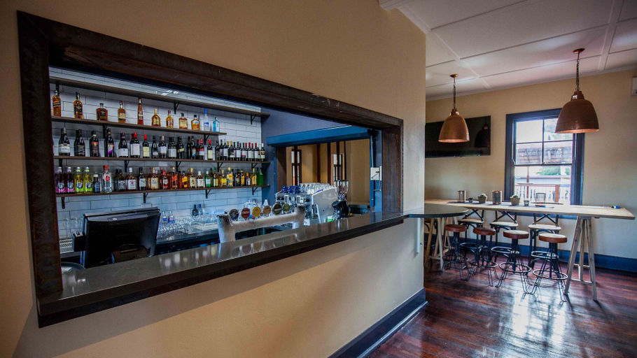 Food & Drinks 4, Beadon Bay Hotel, Ashburton