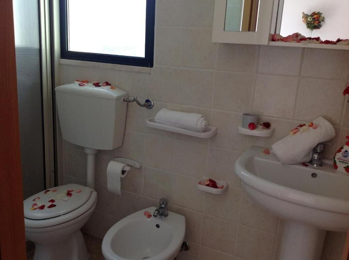 Bathroom 4, Residence La Pineta, Lecce