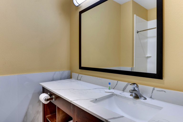 Bathroom 5, Captain's Quarters Inn, Nueces
