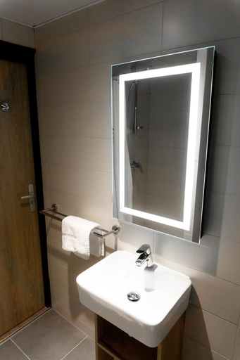 Bathroom 4, Les Balcons du lac d'Annecy - Neaclub, Haute-Savoie