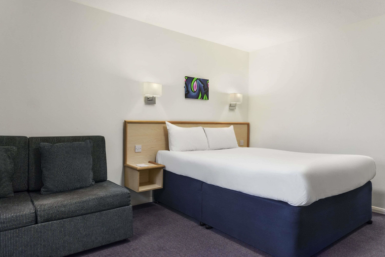 Bedroom 3, Days Inn by Wyndham Bridgend Cardiff M4, Bridgend