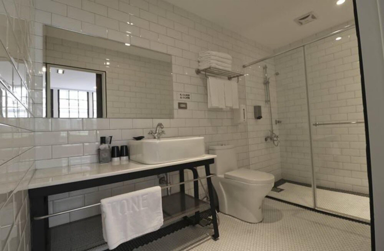 Bathroom 5, Pinestone Inn, Hualien