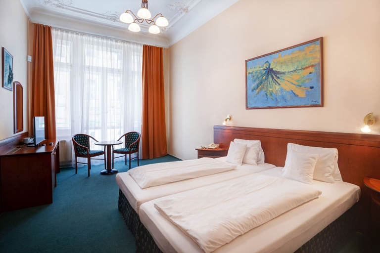 Bedroom 3, Hotel Westend, Cheb