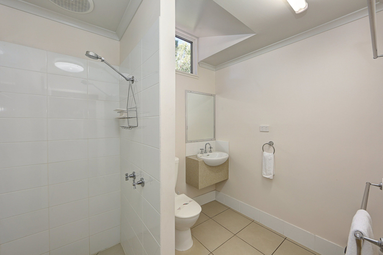 Bathroom 4, Discovery Parks - Coolwaters Yeppoon, Livingstone - Pt B