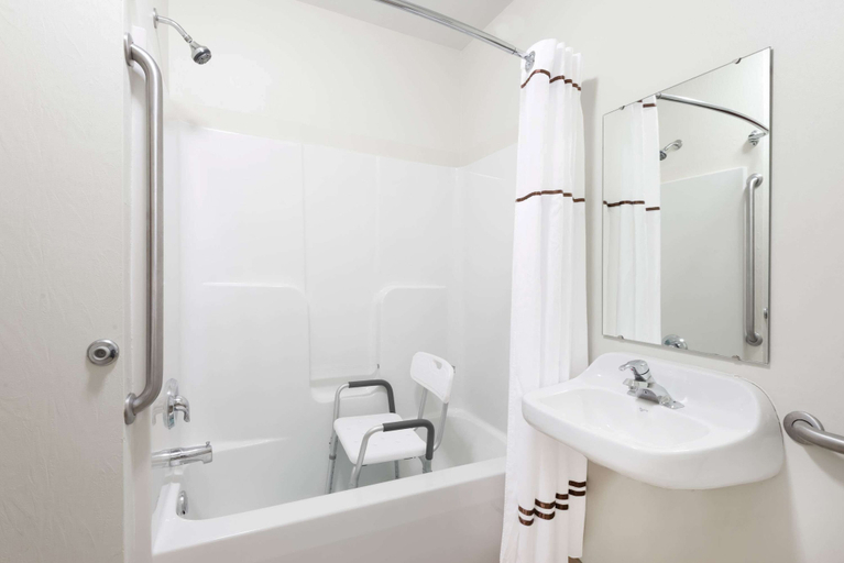 Bathroom 4, Hawthorn Extended Stay by Wyndham Seville, Medina