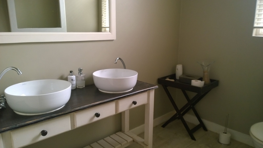 Bathroom 5, Conifer Beach House, Nelson Mandela Bay