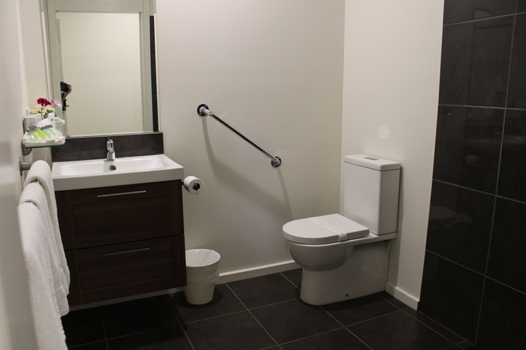 Bathroom 3, Prom Country Lodge, South Gippsland - East