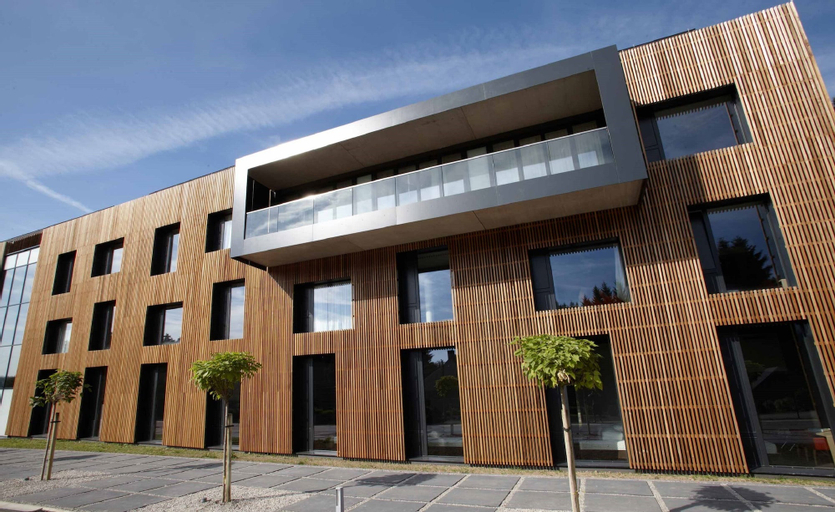 Exterior & Views 28
