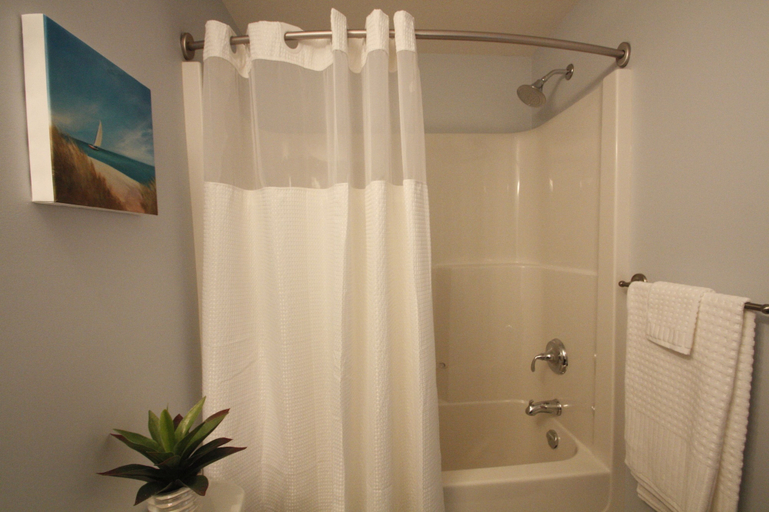 Bathroom 4, Elegant Suite, Division No. 11