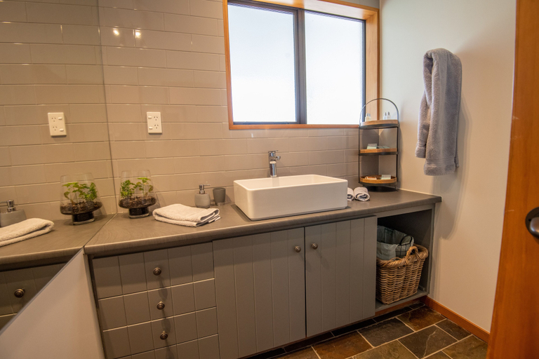 Bathroom 4, Lakeview Lodge Karapiro, Matamata-Piako