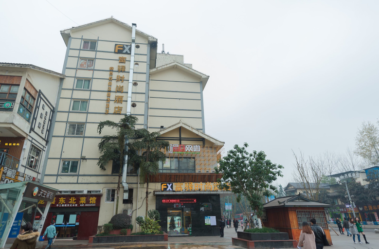Exterior & Views