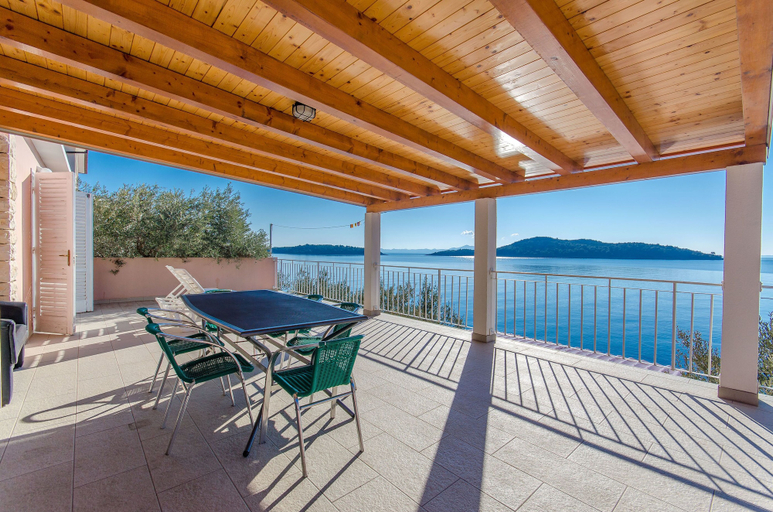 Others 4, Apartments Ivan, Blato