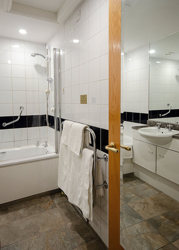 Bathroom 3, The Royal Victoria Hotel, Gwynedd