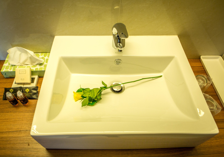 Bathroom 4, Hotel Saffron, Bratislava II