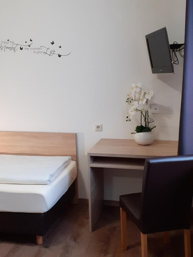 Bedroom 4, Hotel Promenade, Hof