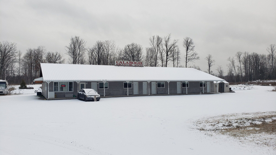 Exterior & Views 2, Calabogie Motor Inn, Renfrew