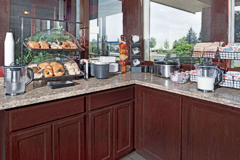 Food & Drinks 5, Ramada by Wyndham Spokane Valley, Spokane