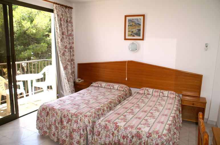 Bedroom, G Rentals Apartamentos Bella Maria, Baleares