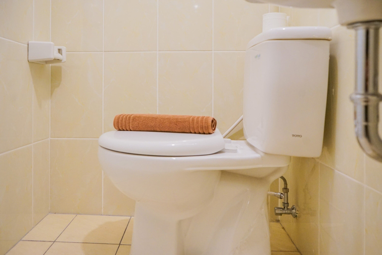 Bathroom 5, New Furnished with Cozy Stay Studio @ M-Town Residence Apartment, Tangerang
