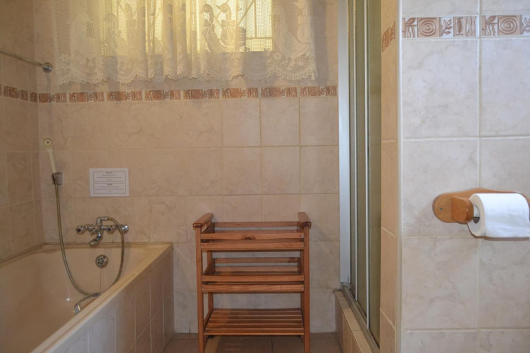 Bathroom 3, Hadida Guest House, Frances Baard