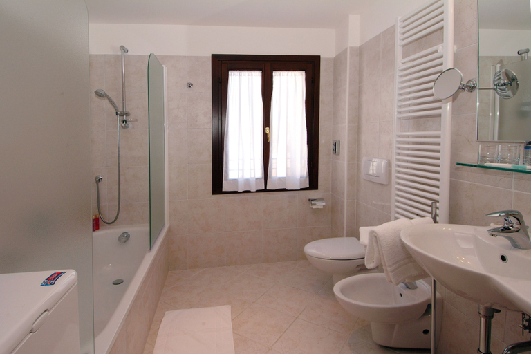 Bathroom 3, Residence Corte Grimani, Venezia