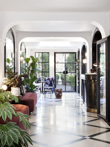 Others 4, Hotel Bienvenue, Paris