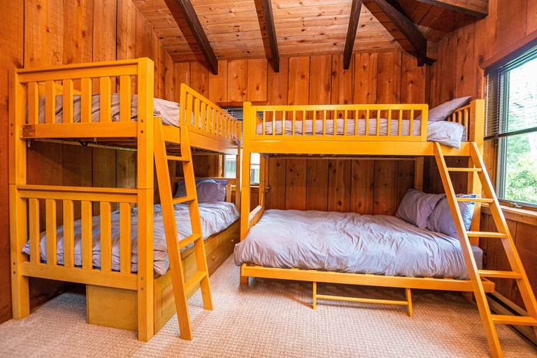 Bedroom 2, Cedar Springs, Garrett