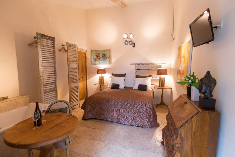Bedroom 3, Domaine Les Roullets, Vaucluse